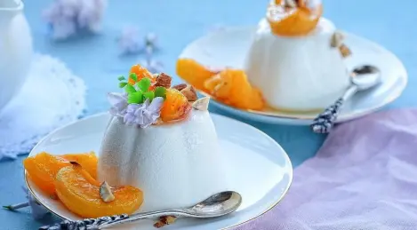 Pannacotta with apricots in light almond syrup