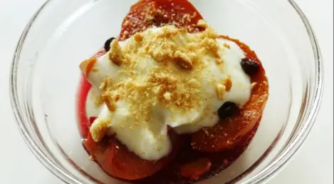 Dessert of peaches and blackcurrant