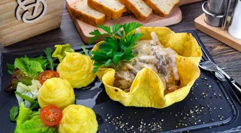 Manzo alla Stroganoff con funghi in salsa cremosa