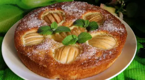 Corn and semolina pie with pears