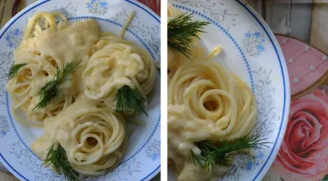 Espaguetis con salsa espesa de queso