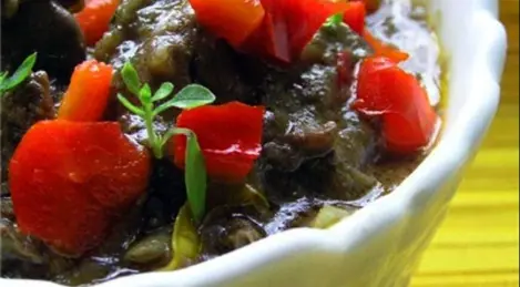 Chicken liver in apple sauce