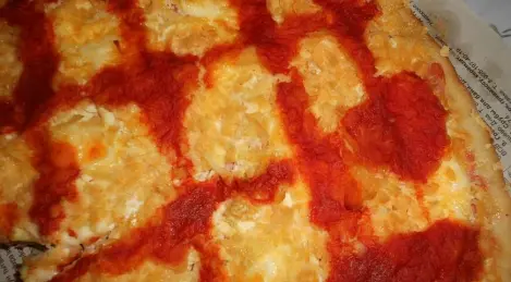 Pizza with chicken and cheese