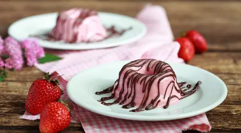 Strawberry Soufflé No Bake