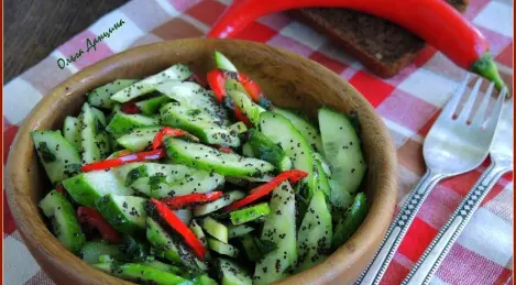 Spicy cucumber salad with poppy seed dressing