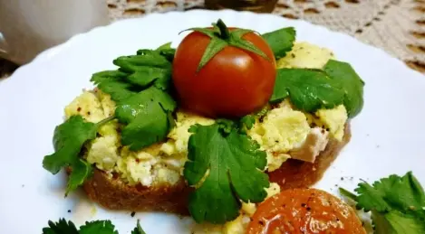 Sandwich with marinated cheese and egg yolk