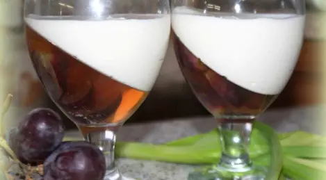 Ricotta and grape jelly dessert