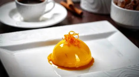 Gâteau au fromage à l'orange avec cœur liquide