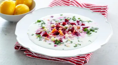 Remolacha fría sobre kéfir