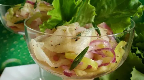 Unusual salad of melon, onion and green pepper