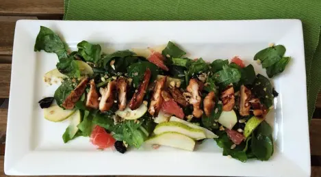 Spinach salad with turkey, pear and grapefruit