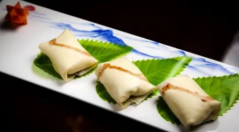 Pancakes with mango and air cream