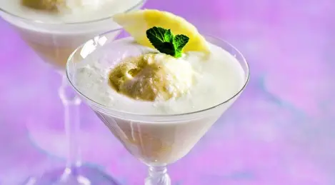 Pina Colada mit Ananassorbet