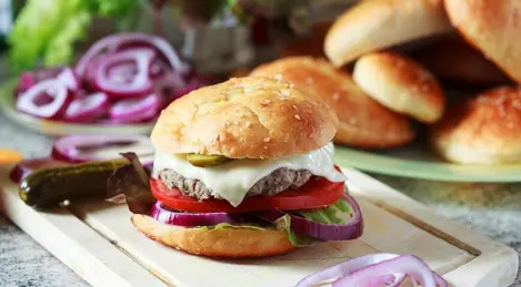 Hamburger con cotoletta di pollo