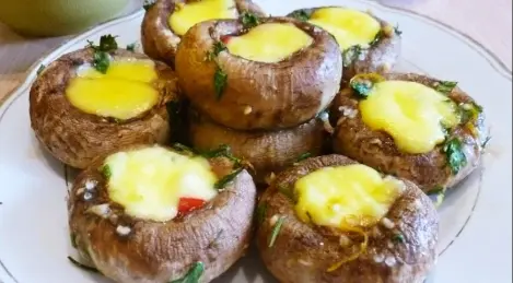 Baked champignons with cheese