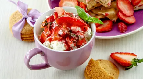 Fromage blanc à la crème fraise-basilic