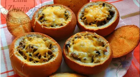 Buns with mushrooms