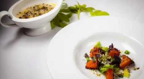 Topinamburcremesuppe mit gebackenem Kürbis