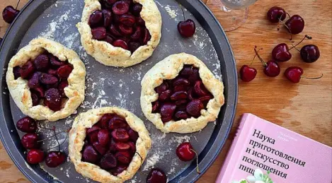 Semmelbrösel mit Kirsche