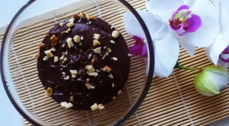 Chocolate mousse with nuts