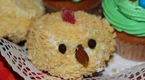 Cake "Chicken" with curd cream