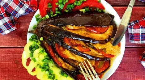 Auberginen gebacken und gefüllt