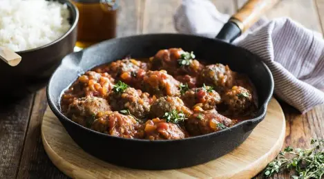 Meatballs in tomato sauce