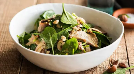 Salade de gigot d'agneau et noisettes