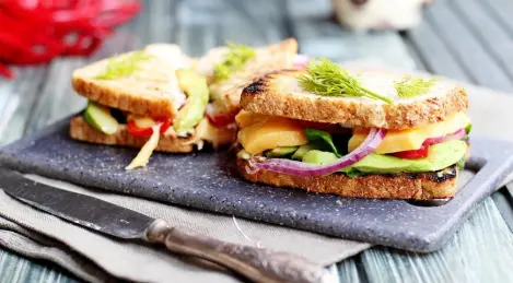 Sandwich with vegetables and cheese