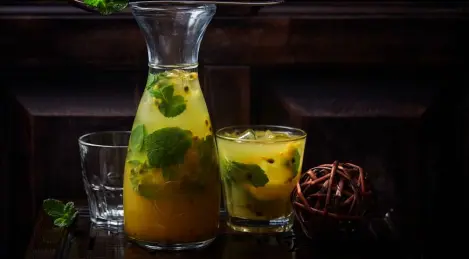 Homemade lemonade with lime