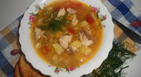 Pea soup with croutons