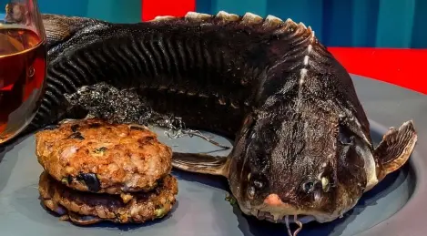Gebackenes Sterlet mit Buchweizenpfannkuchen von Sergey Markin