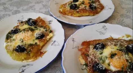 Fried eggs in potato form