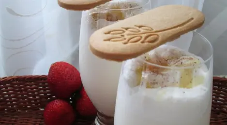 Ice cream cocktail with cinnamon and ginger