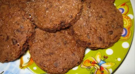 Crispy chocolate chip cookies