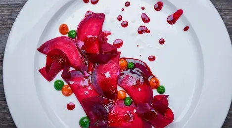 Cold beetroot ravioli with tofu and sweet pepper cream