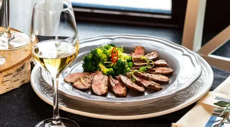 Duck breast "Five spices" with broccoli