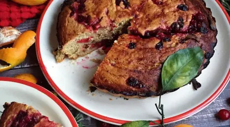 Winter pie with cranberries and oranges