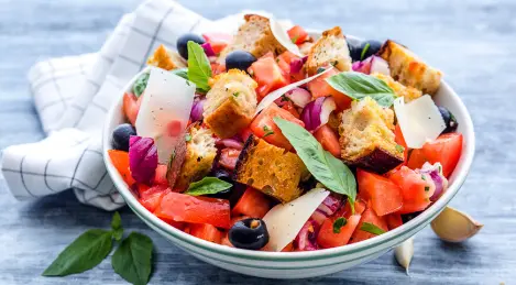 Bread and tomato salad (Panzanella)