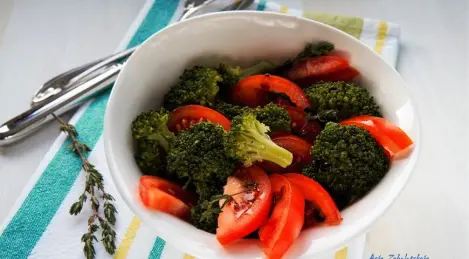 Broccoli and Tomato Salad "Breath of Spring"
