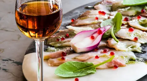 Nelma-Carpaccio mit rotem Johannisbeerkaviar von Viktor Apasyev