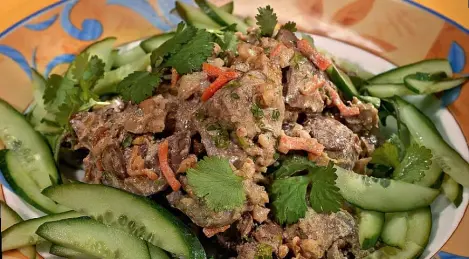 Chicken liver ragout with nuts