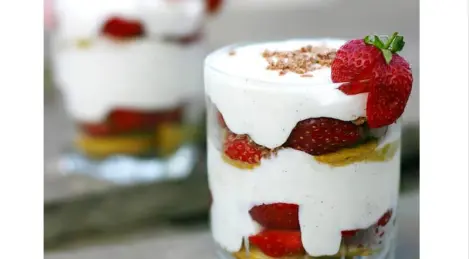Trifle "Tiramisu with strawberries"
