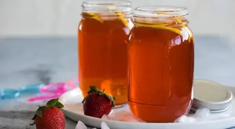 Cold strawberry tea