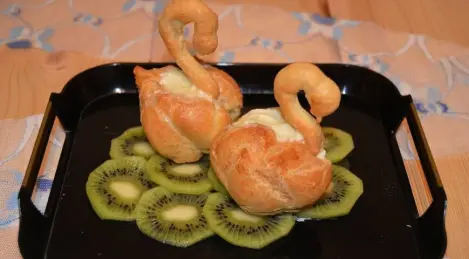 Custard cakes "Swan fidelity"