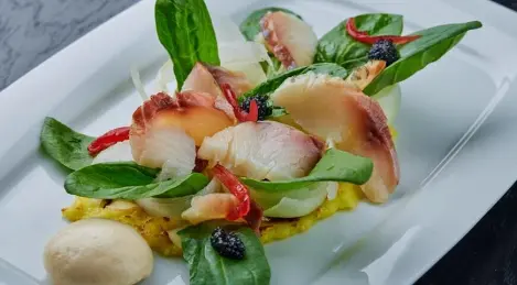 Salad with nelma and flax