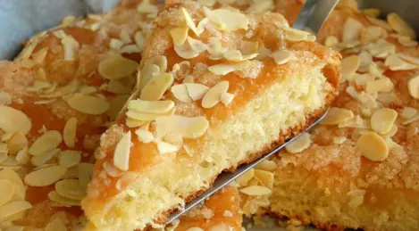 Tarta rápida de levadura con cardamomo