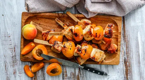 Shish kebab di tacchino con albicocche