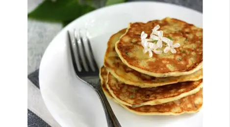 Zucchini fritters with feta and herbs