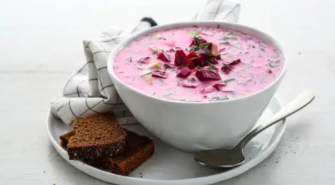 Kalte Suppe aus geronnener Milch und Rüben
